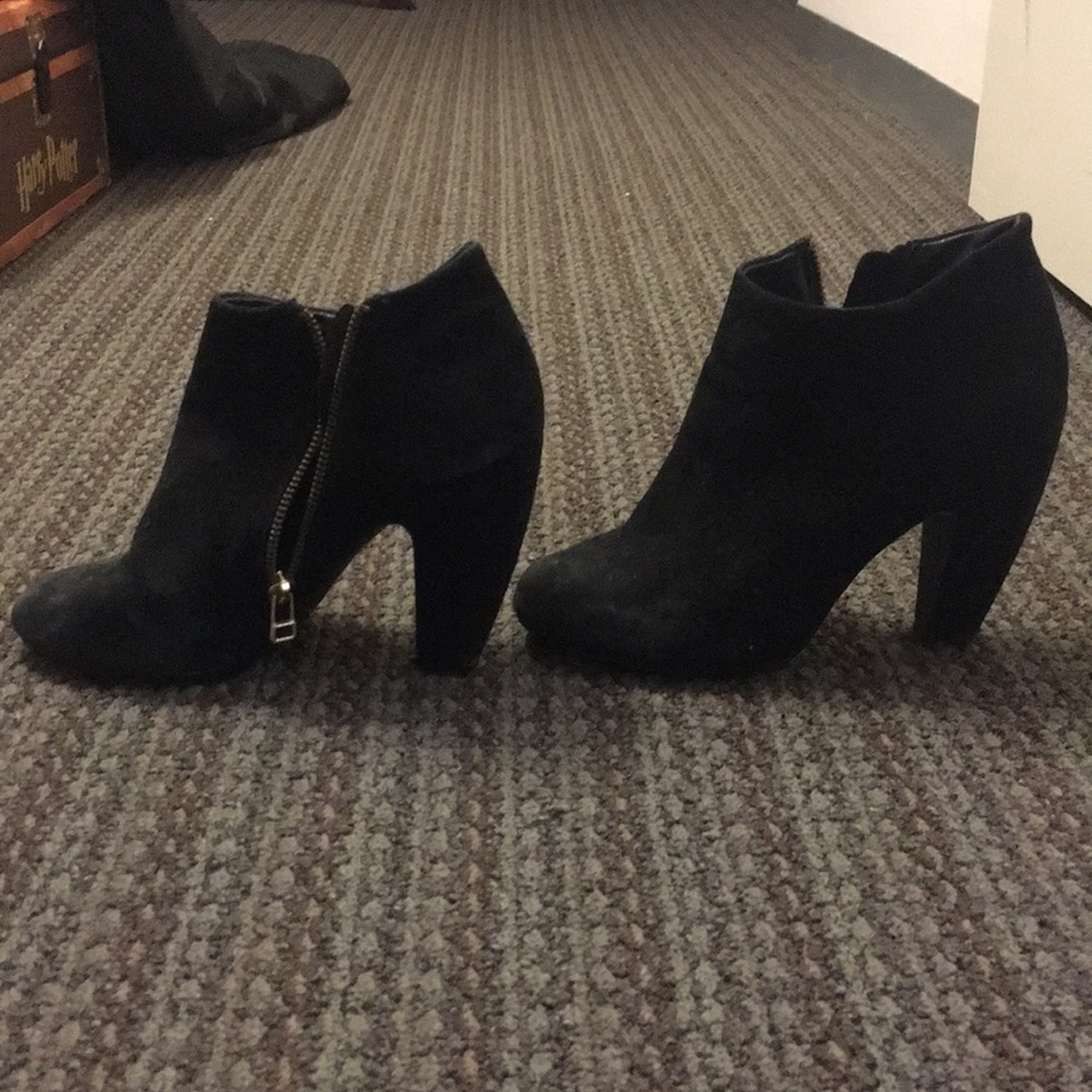 Black ankle bootie